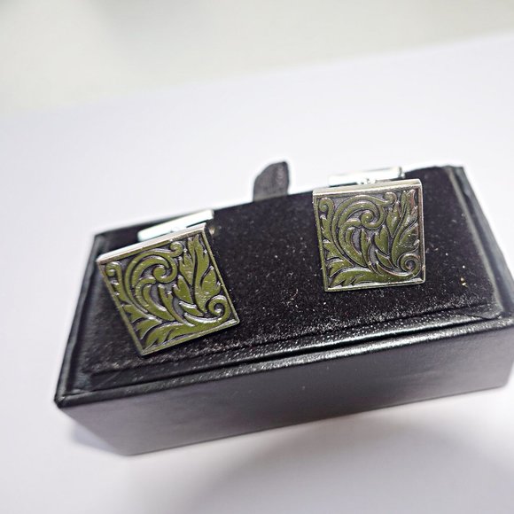 NEW KENNETH COLE REACTION SILVER CUFFLINKS - Picture 1 of 2